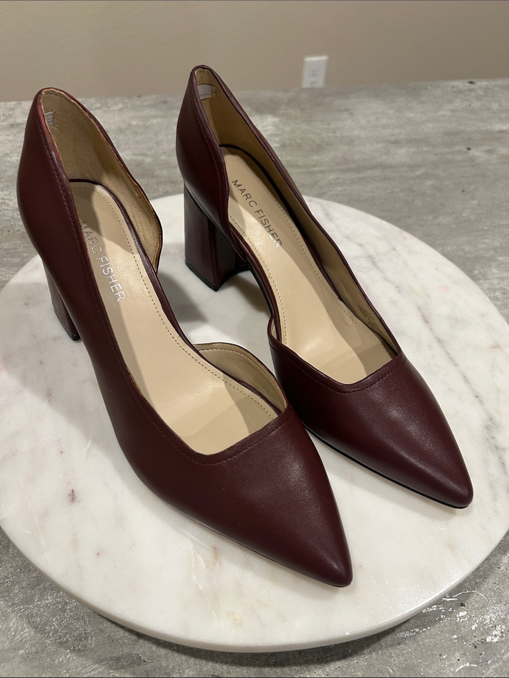 Marc Fisher Leather Pointed Block Heel Pumps in Burgundy Wine size 8.5M